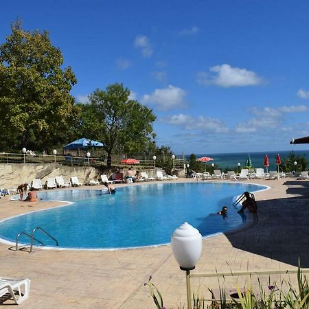 Ahilea Hotel - Free Pool Access Balchik Bagian luar foto