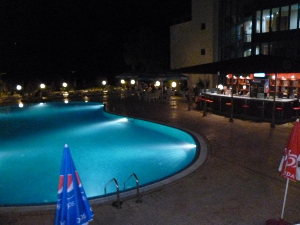 Ahilea Hotel - Free Pool Access Balchik Bagian luar foto