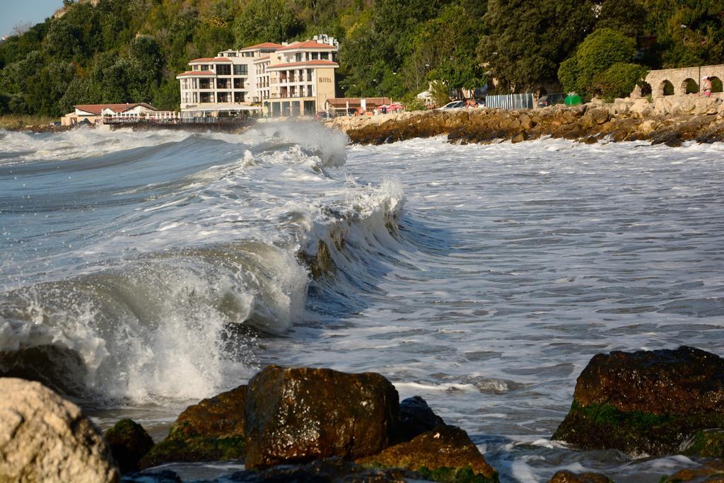 Ahilea Hotel - Free Pool Access Balchik Bagian luar foto