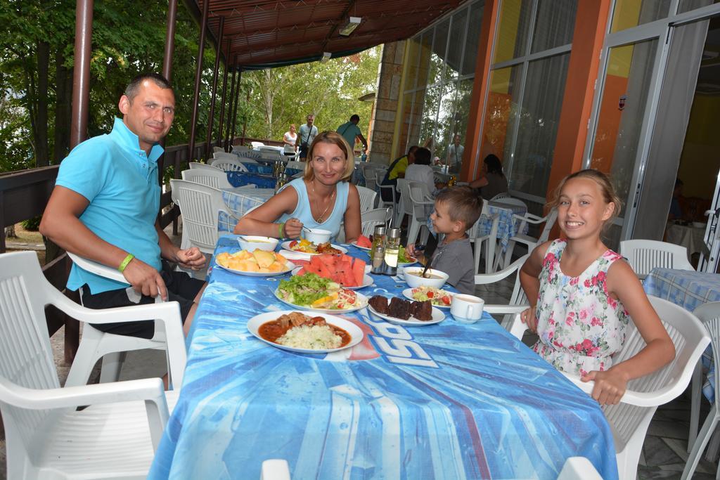 Ahilea Hotel - Free Pool Access Balchik Bagian luar foto