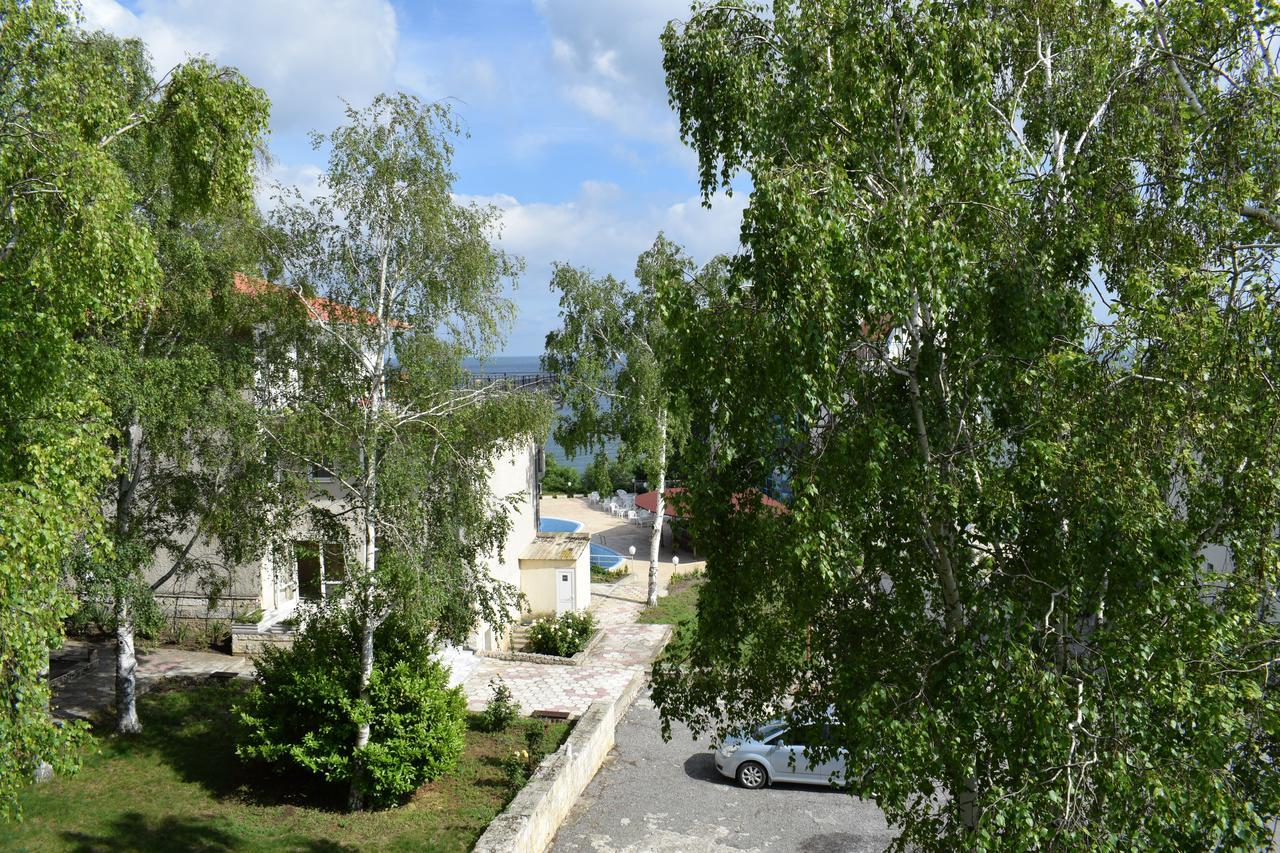 Ahilea Hotel - Free Pool Access Balchik Bagian luar foto