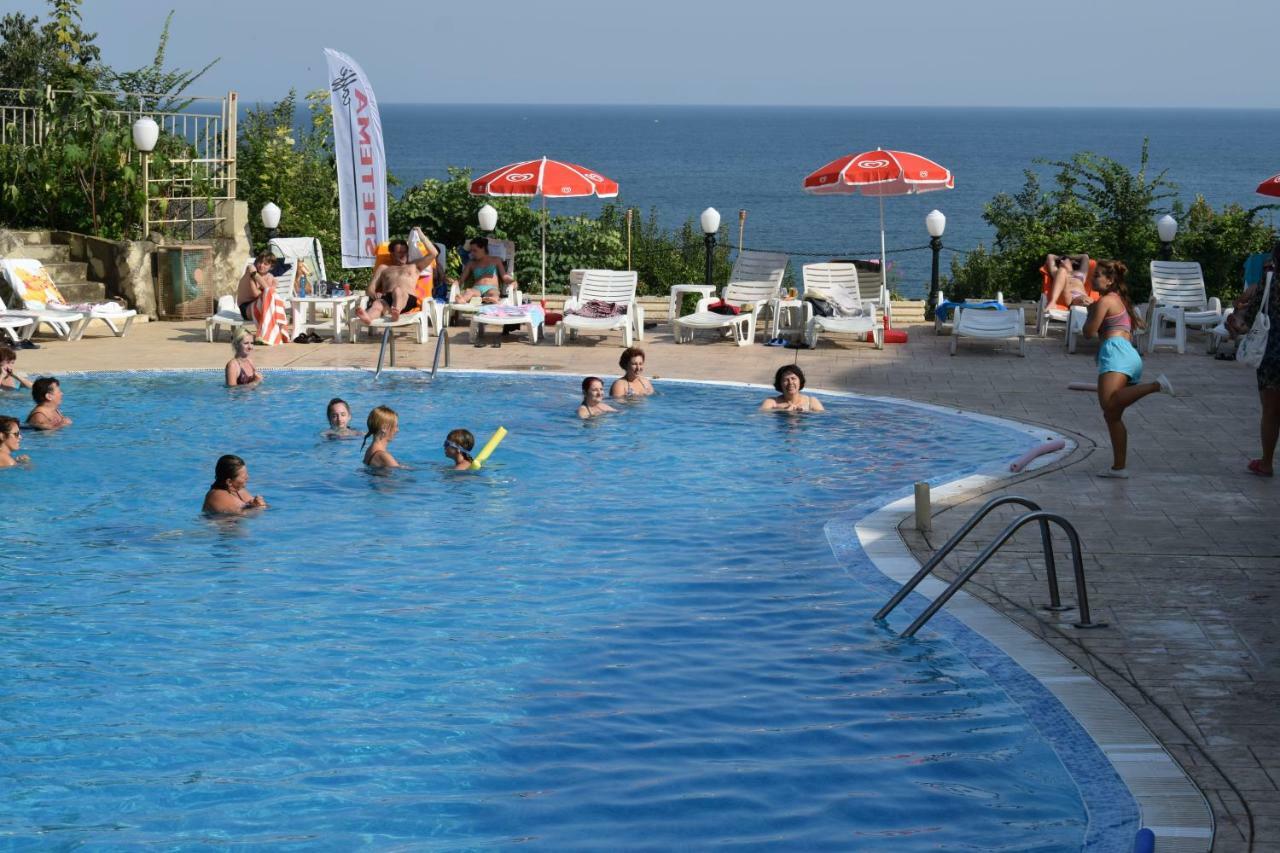 Ahilea Hotel - Free Pool Access Balchik Bagian luar foto